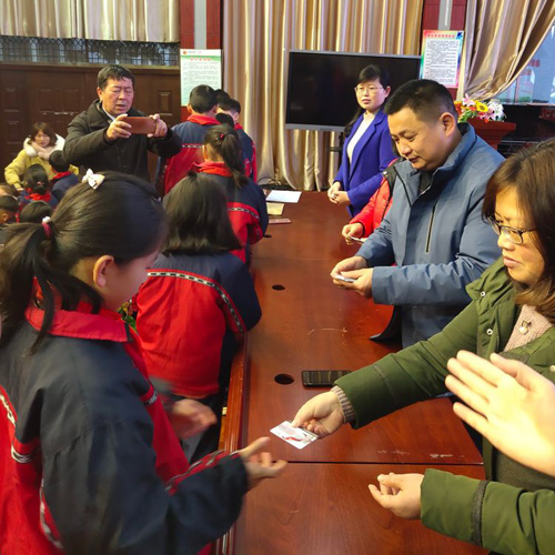 病毒无情人有情，抗击疫情献真情